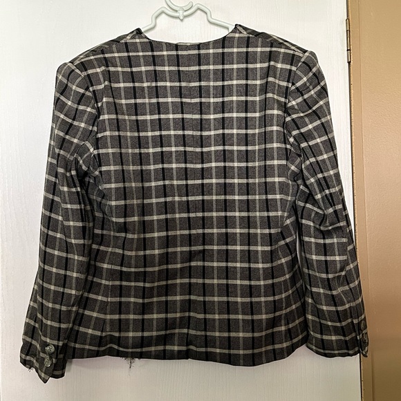 Blazer - Picture 2 of 11